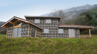 Holzhaus mit einer DELTA®-Fassade
